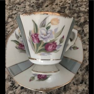 7120 flowered tea cup and saucer with gold accent